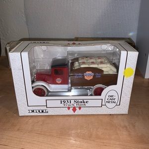 Vintage ERTL 1931 Southern States Stake Truck w/ Flour Sacks
